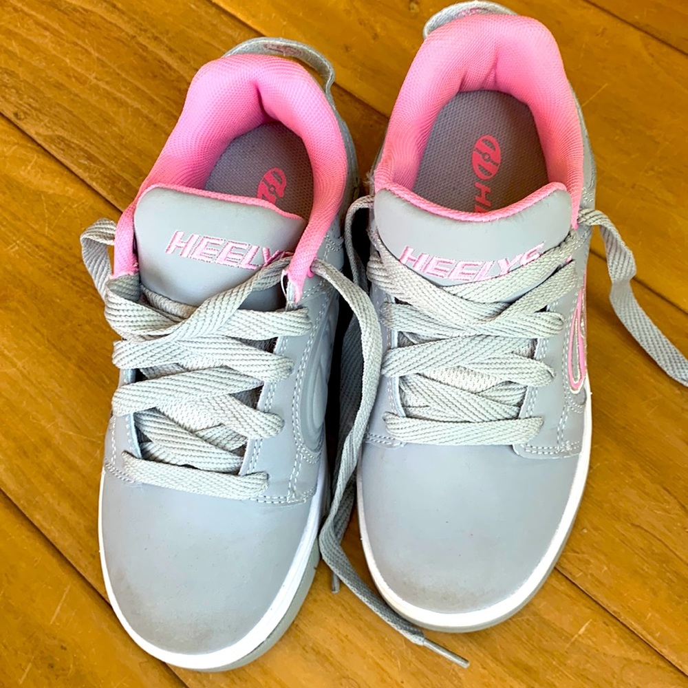 Heelys shoes with wheels